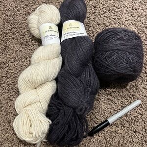 A&B Fiberworks 100% Alpaca Yarn Bundle - Cream and Gray